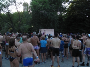 Butt sculp.&crowd3